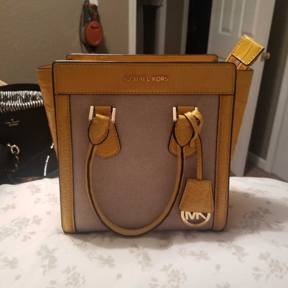 Michael Kors handbag with detachable shoulder stra